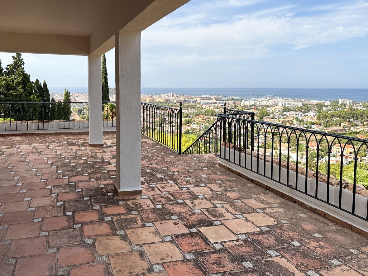Villa impressionnante avec vue sur la mer à Denia