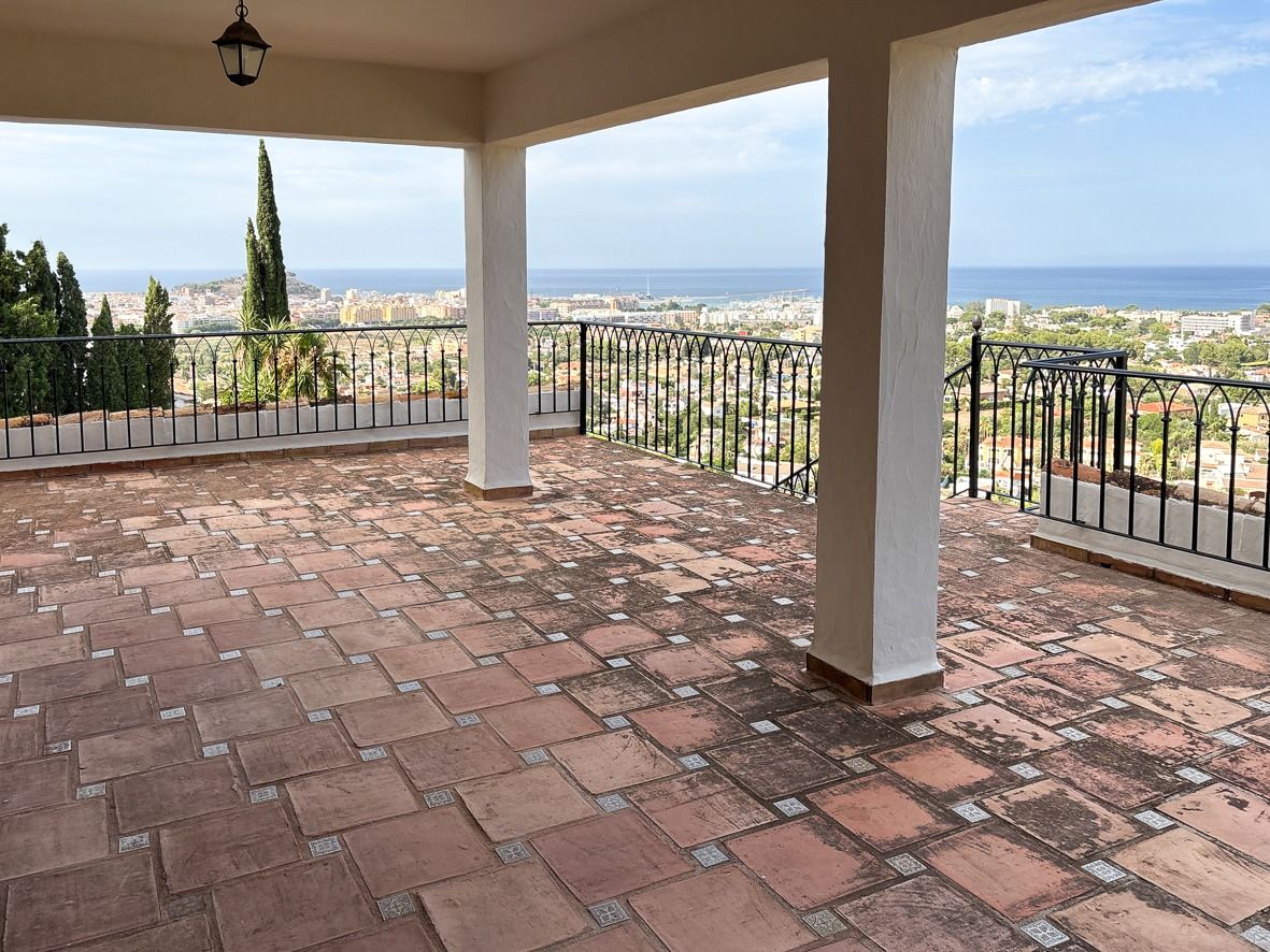 Villa impressionnante avec vue sur la mer à Denia