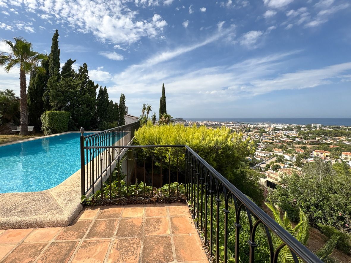 Villa impressionnante avec vue sur la mer à Denia