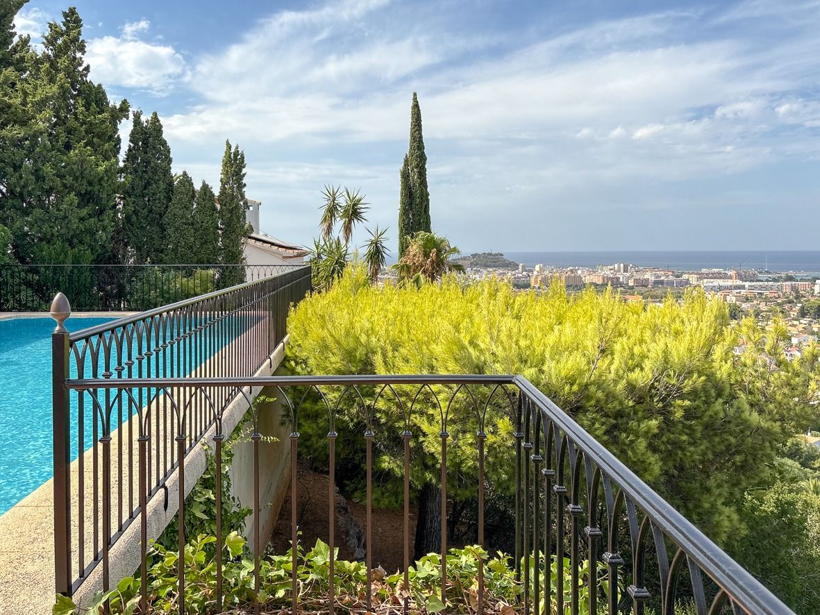 Villa impressionnante avec vue sur la mer à Denia