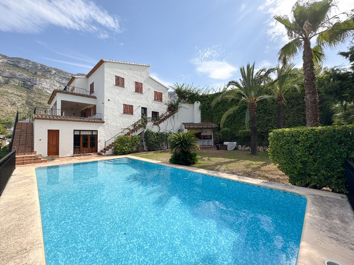 Villa impressionnante avec vue sur la mer à Denia