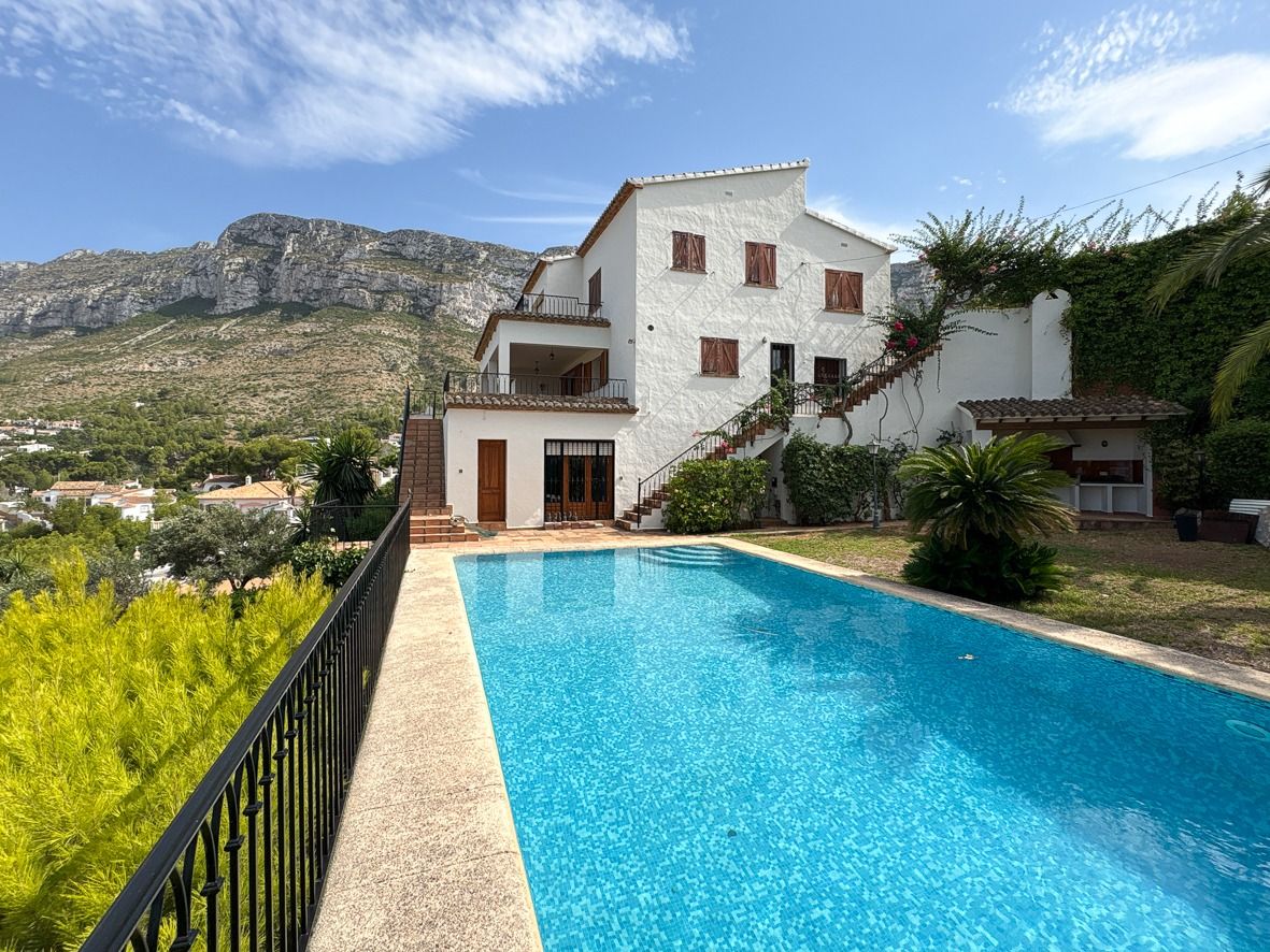 Villa impressionnante avec vue sur la mer à Denia