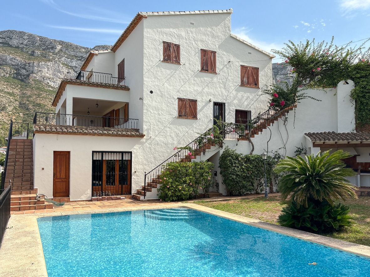 Villa impressionnante avec vue sur la mer à Denia