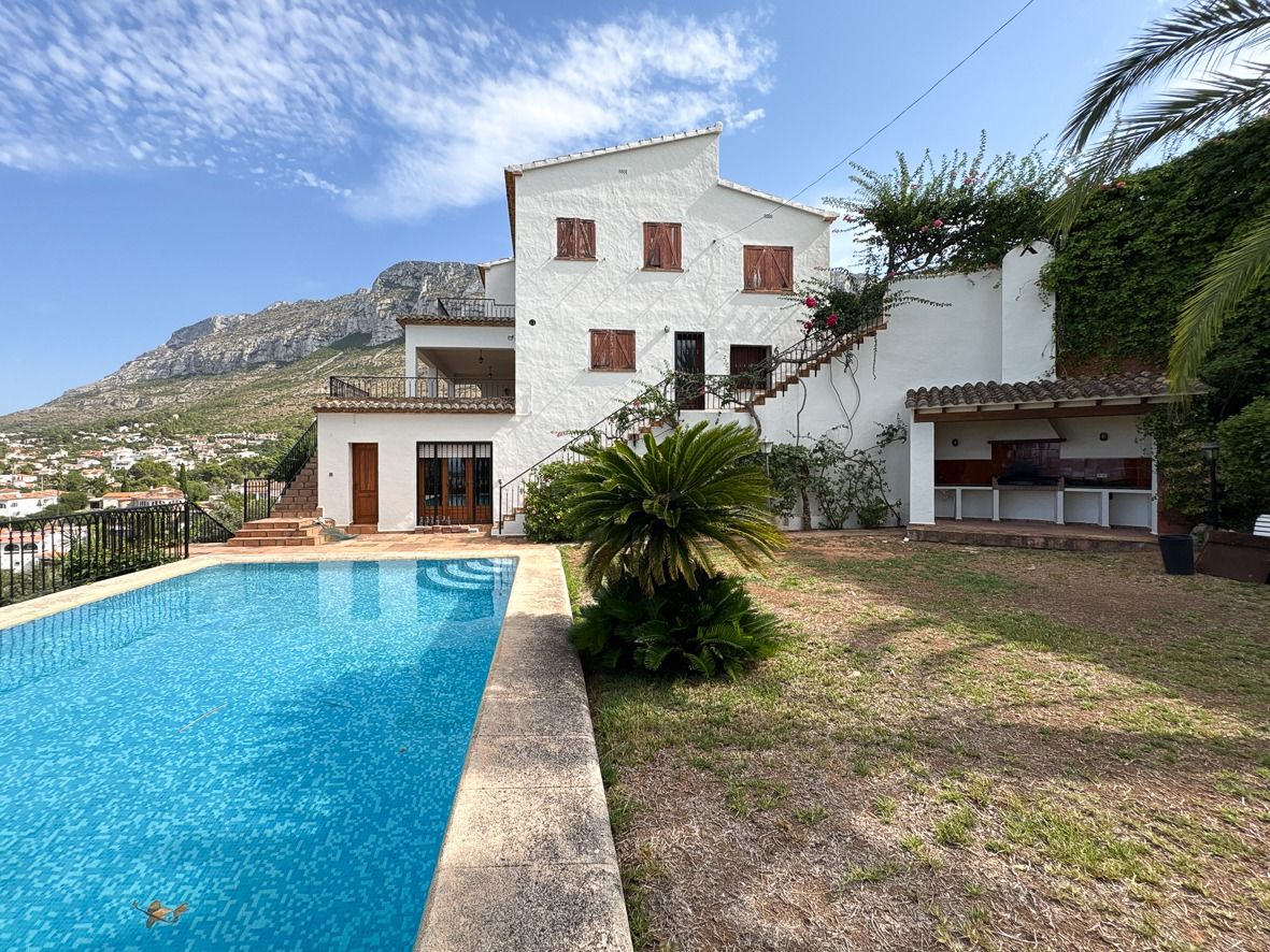 Villa impressionnante avec vue sur la mer à Denia