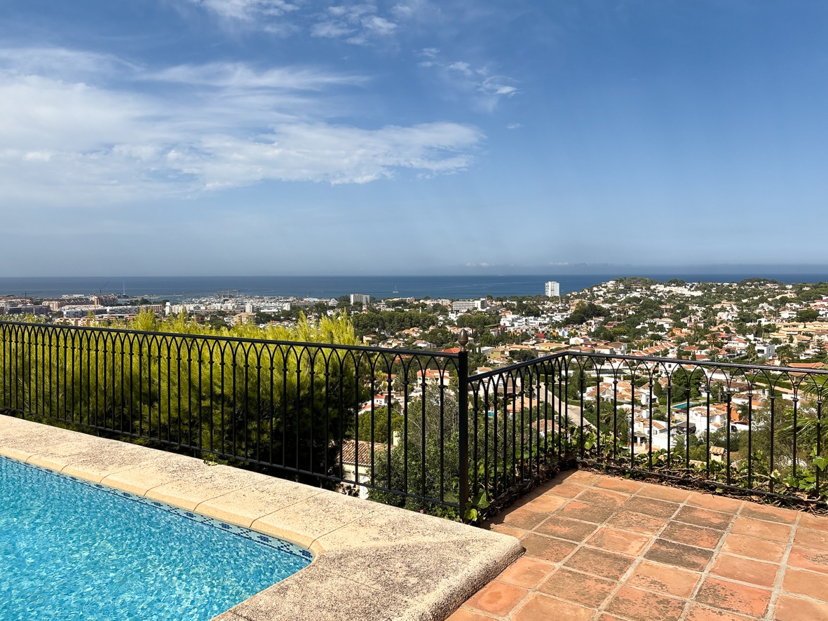 Villa impressionnante avec vue sur la mer à Denia