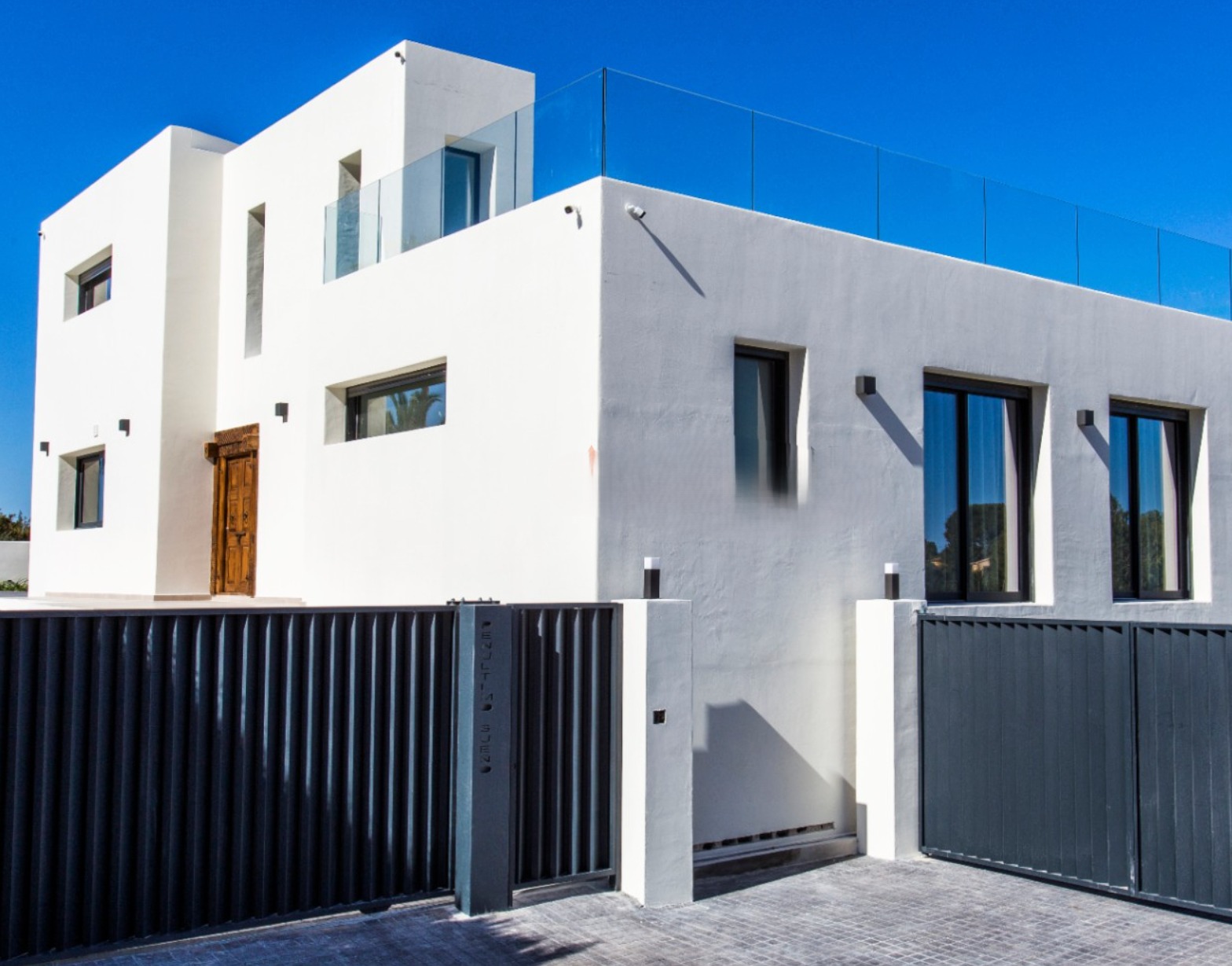 Villa à vendre à Denia avec 4 chambres et une piscine.