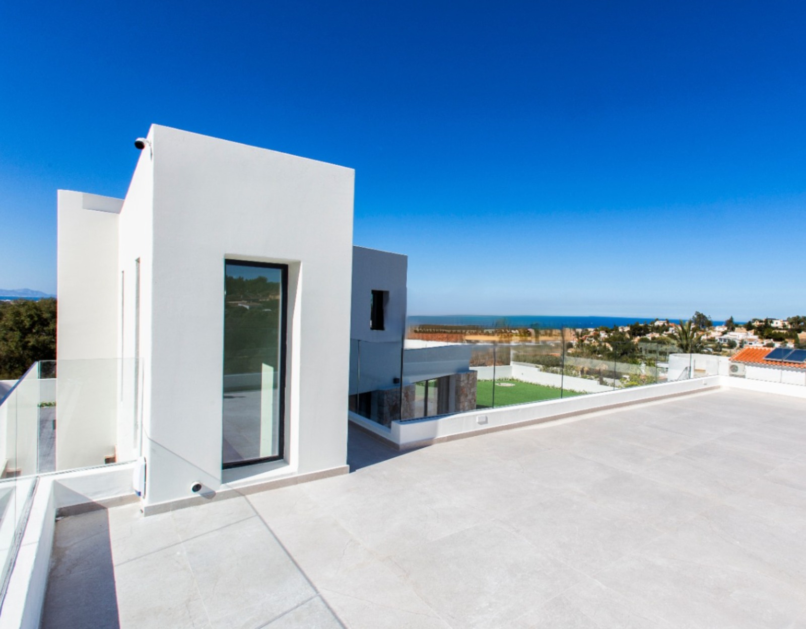 Villa à vendre à Denia avec 4 chambres et une piscine.