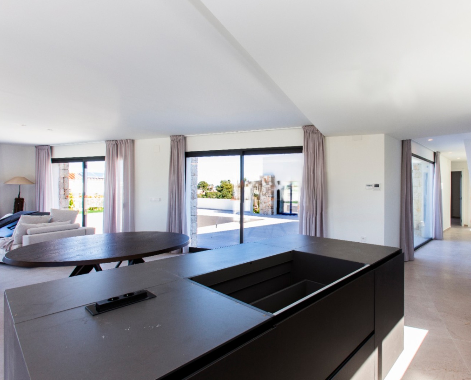 Villa à vendre à Denia avec 4 chambres et une piscine.