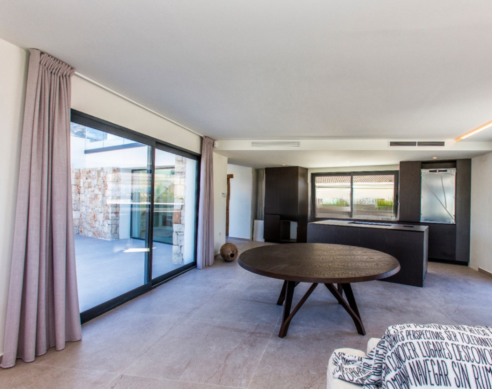 Villa à vendre à Denia avec 4 chambres et une piscine.