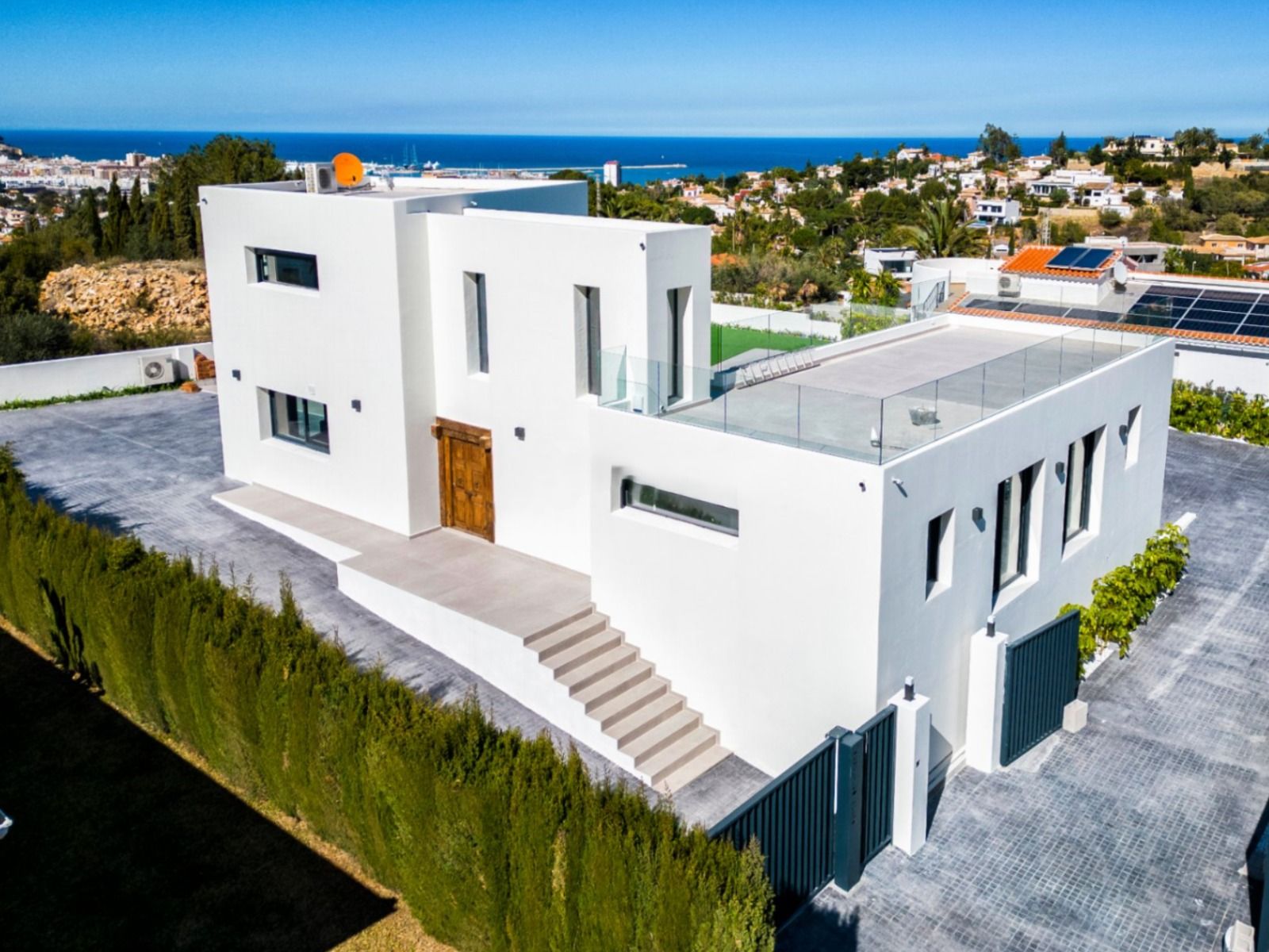 Villa à vendre à Denia avec 4 chambres et une piscine.
