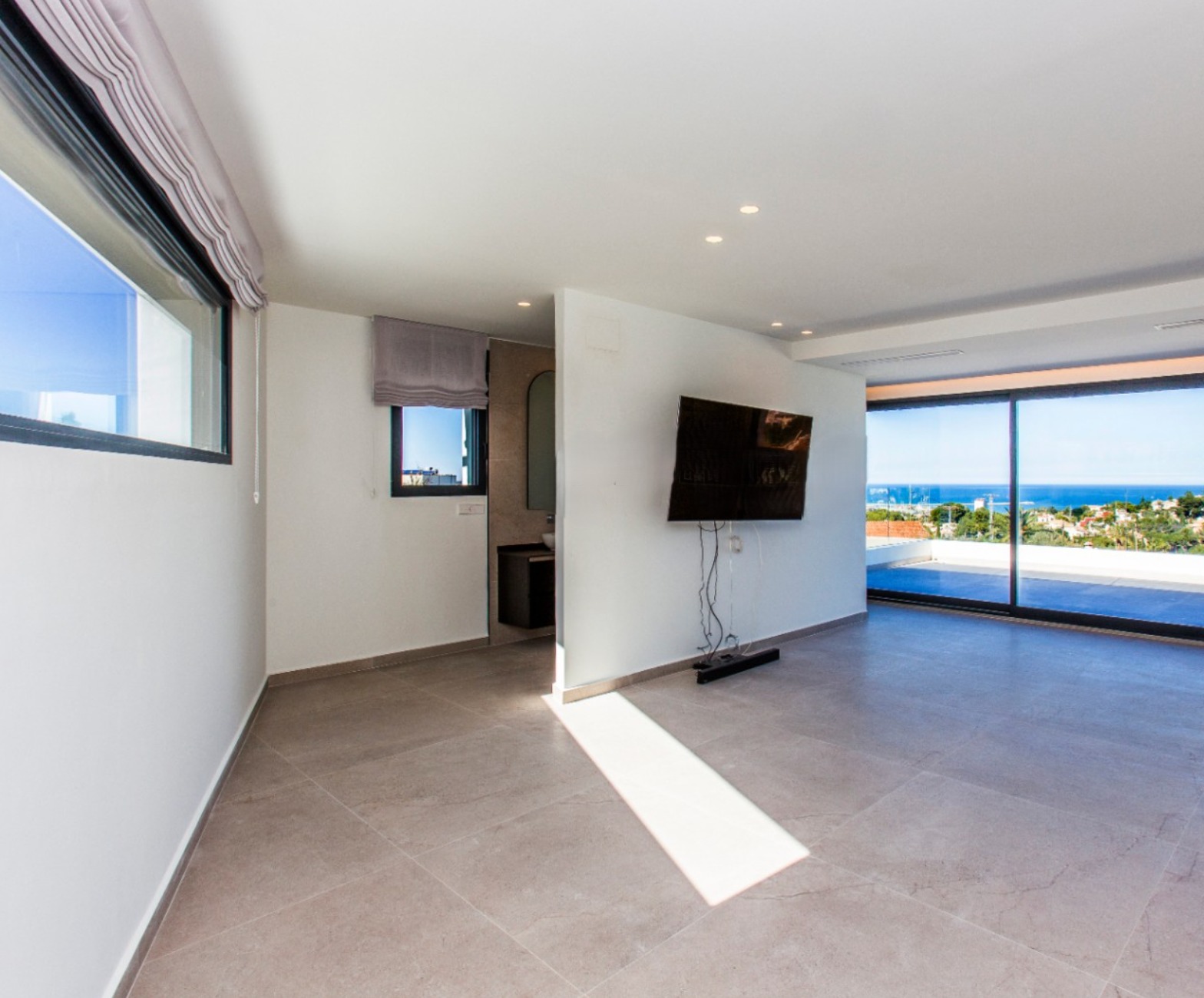 Villa à vendre à Denia avec 4 chambres et une piscine.