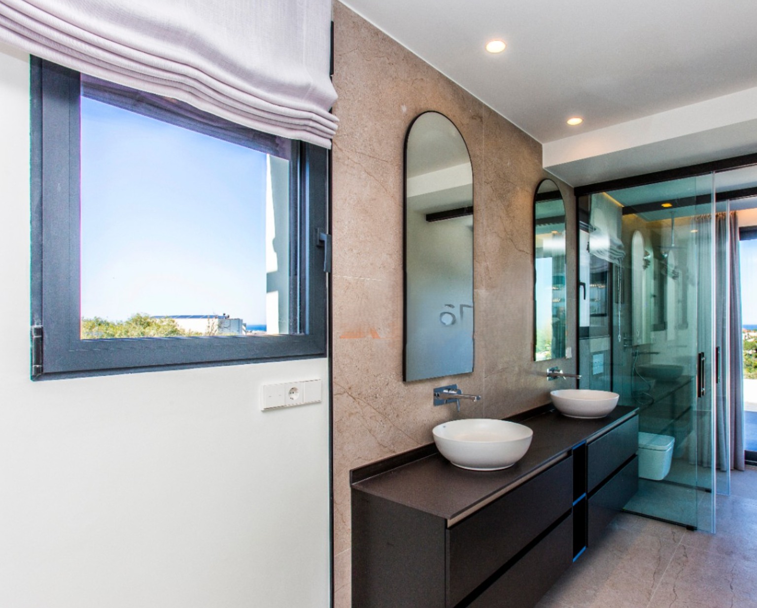 Villa à vendre à Denia avec 4 chambres et une piscine.