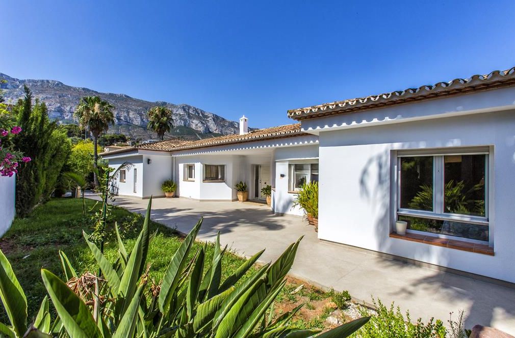Villa à vendre avec 4 chambres et piscine à Denia, Alicante