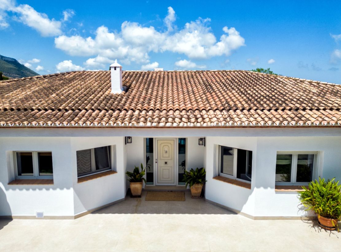 Villa à vendre avec 4 chambres et piscine à Denia, Alicante