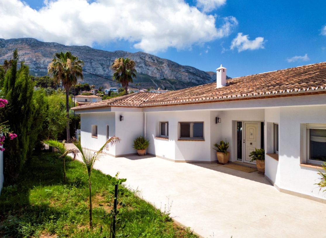 Villa à vendre avec 4 chambres et piscine à Denia, Alicante