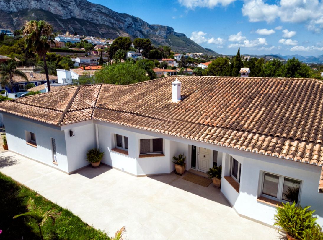 Villa à vendre avec 4 chambres et piscine à Denia, Alicante