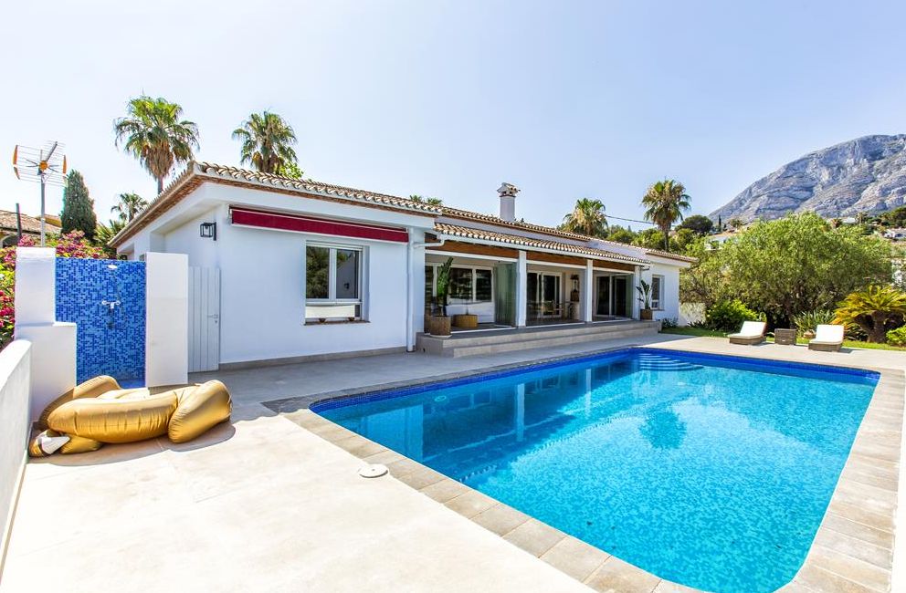 Villa à vendre avec 4 chambres et piscine à Denia, Alicante