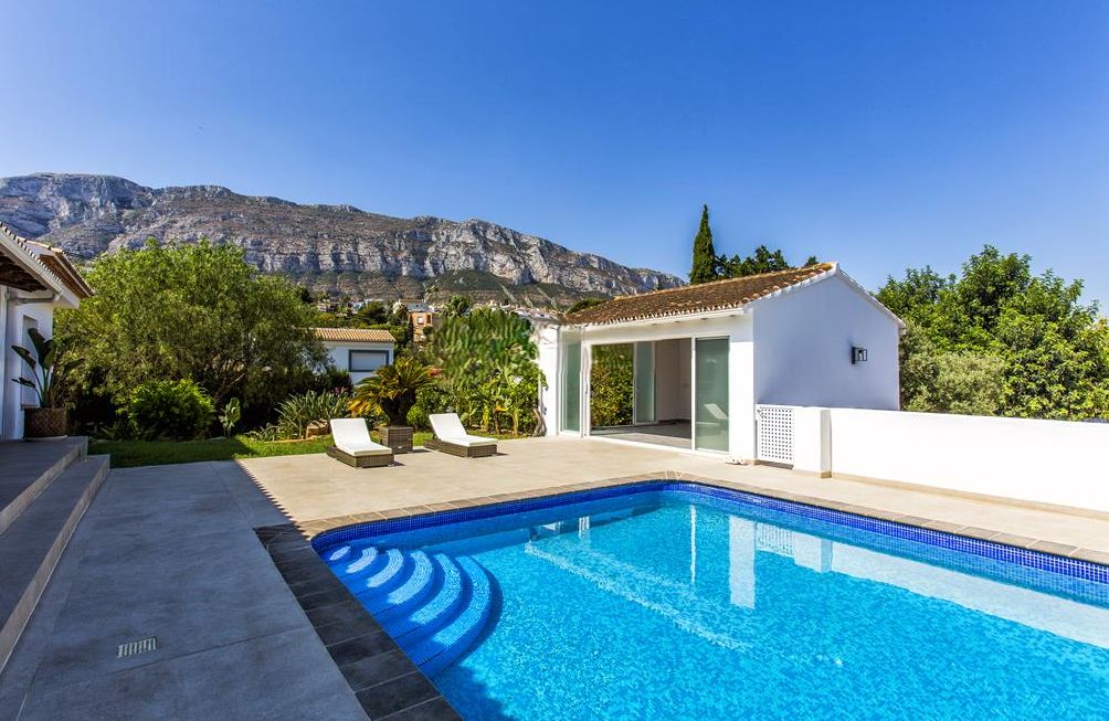 Villa à vendre avec 4 chambres et piscine à Denia, Alicante