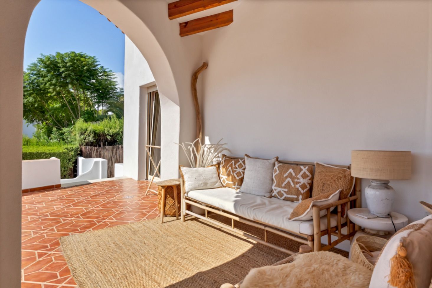 Villa de estilo ibicenco con vistas al mar en Moraira
