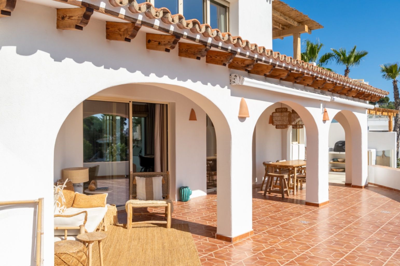 Villa de estilo ibicenco con vistas al mar en Moraira
