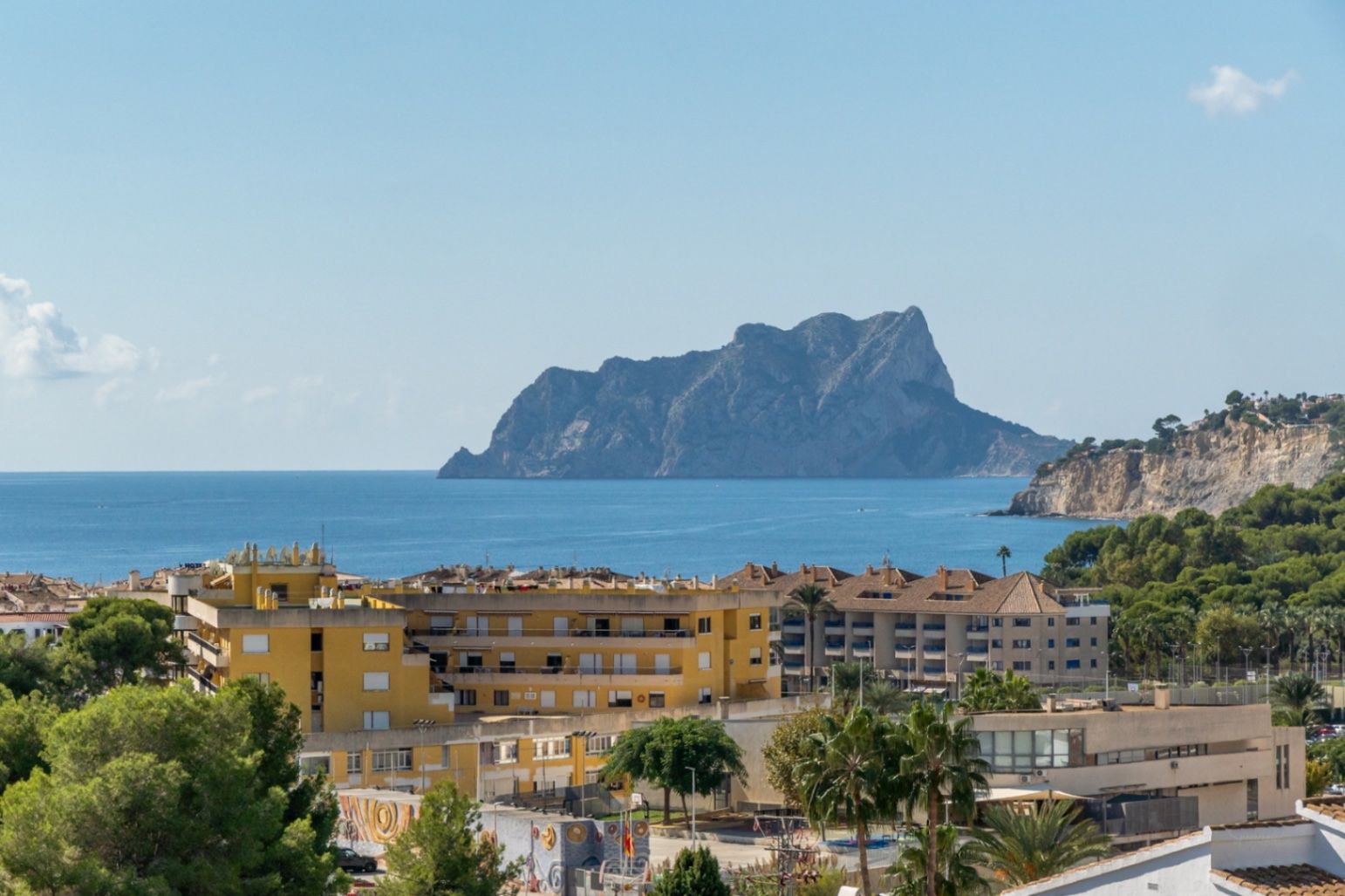 Villa de estilo ibicenco con vistas al mar en Moraira
