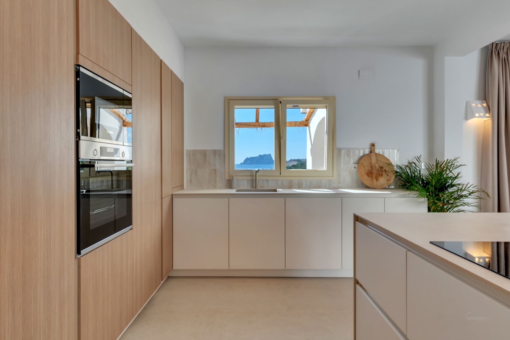 Villa de estilo ibicenco con vistas al mar en Moraira