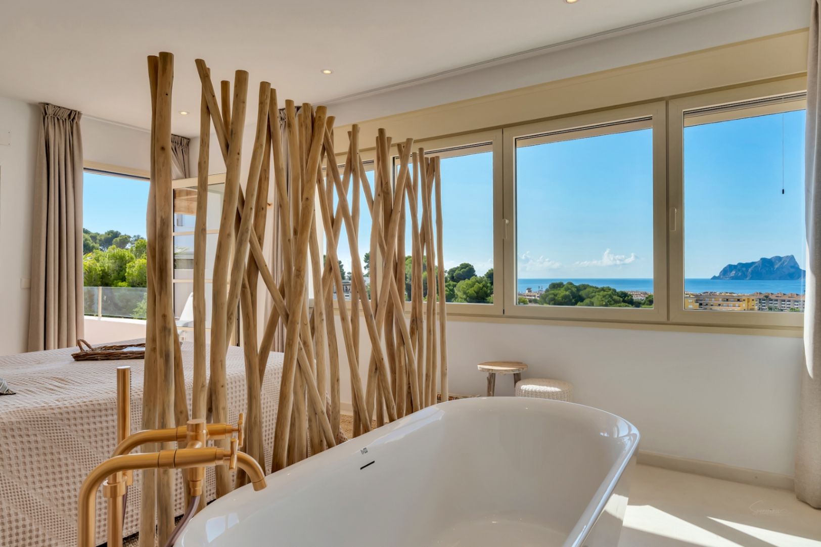 Villa de estilo ibicenco con vistas al mar en Moraira