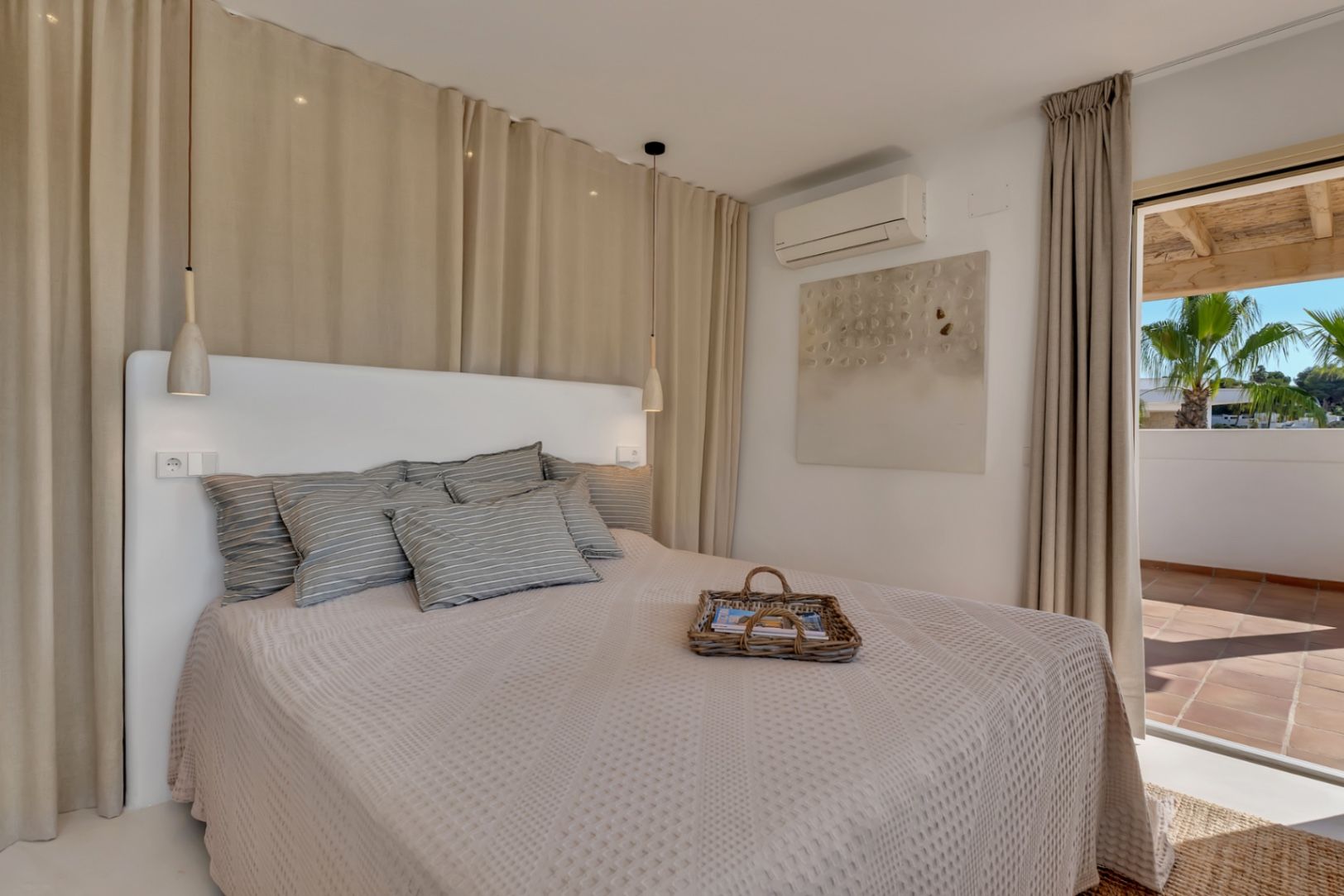 Villa de estilo ibicenco con vistas al mar en Moraira