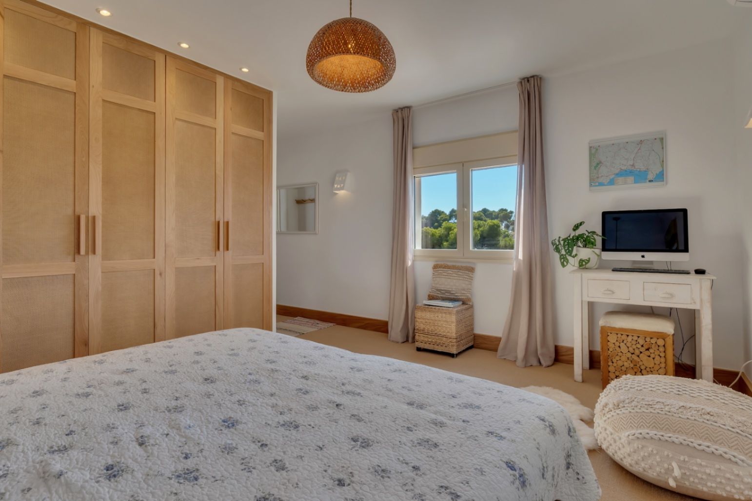 Villa de estilo ibicenco con vistas al mar en Moraira