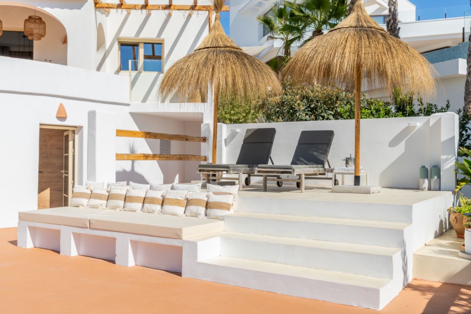 Villa de estilo ibicenco con vistas al mar en Moraira