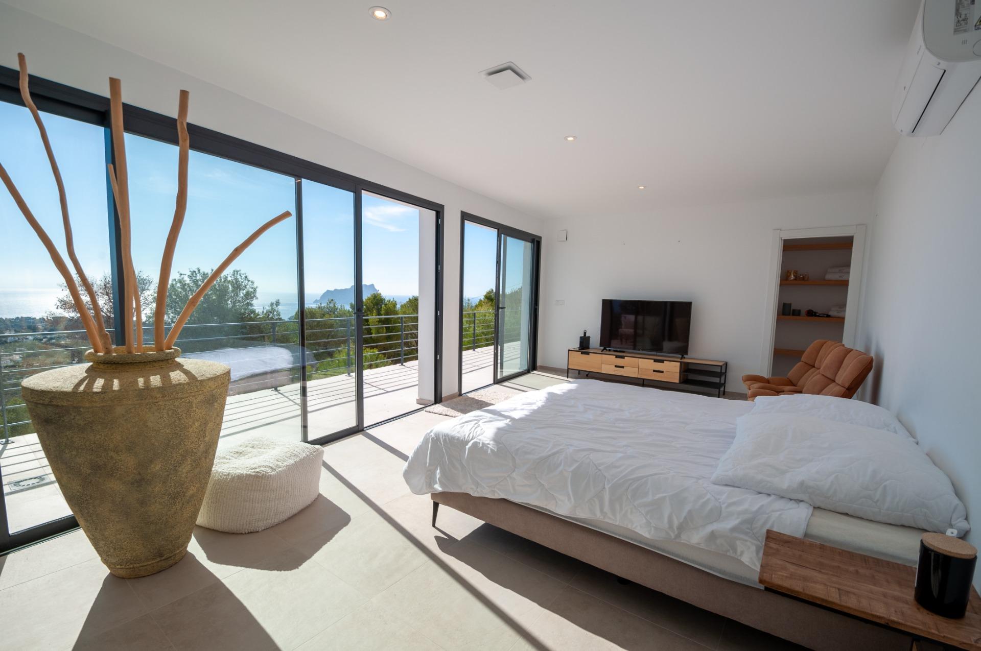 Modern villa with sea views in Moraira