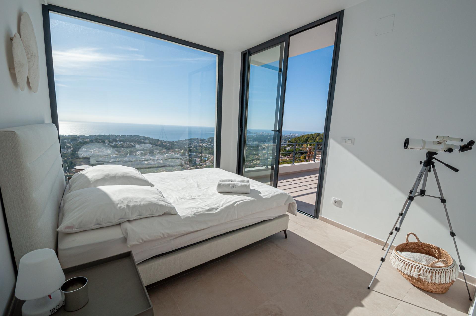 Modern villa with sea views in Moraira