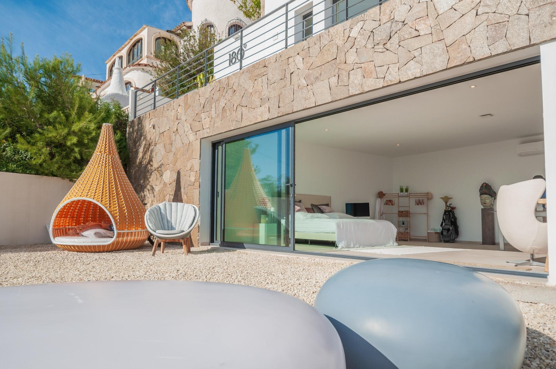 Modern villa with sea views in Moraira