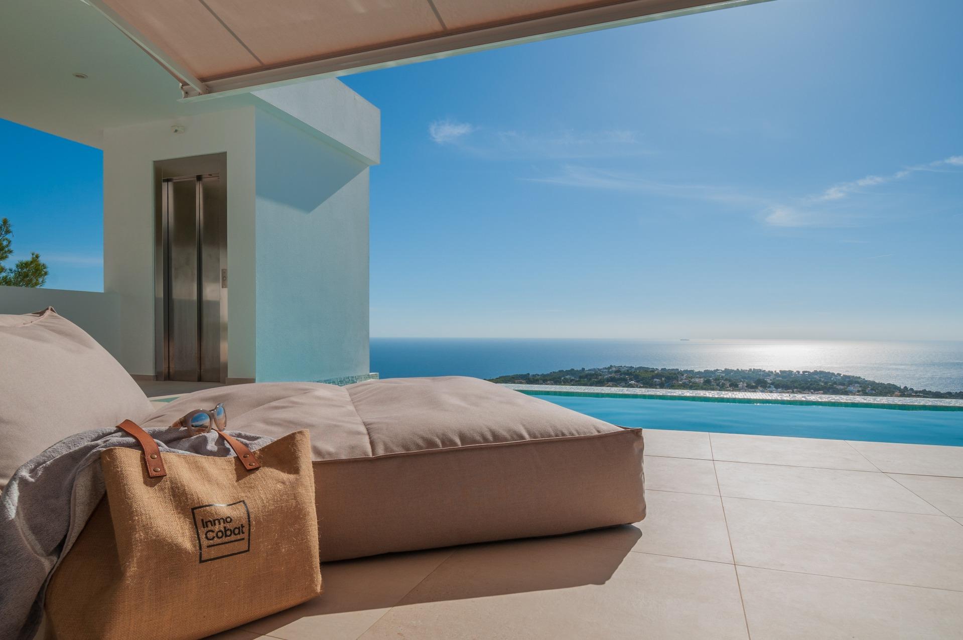 Modern villa with sea views in Moraira