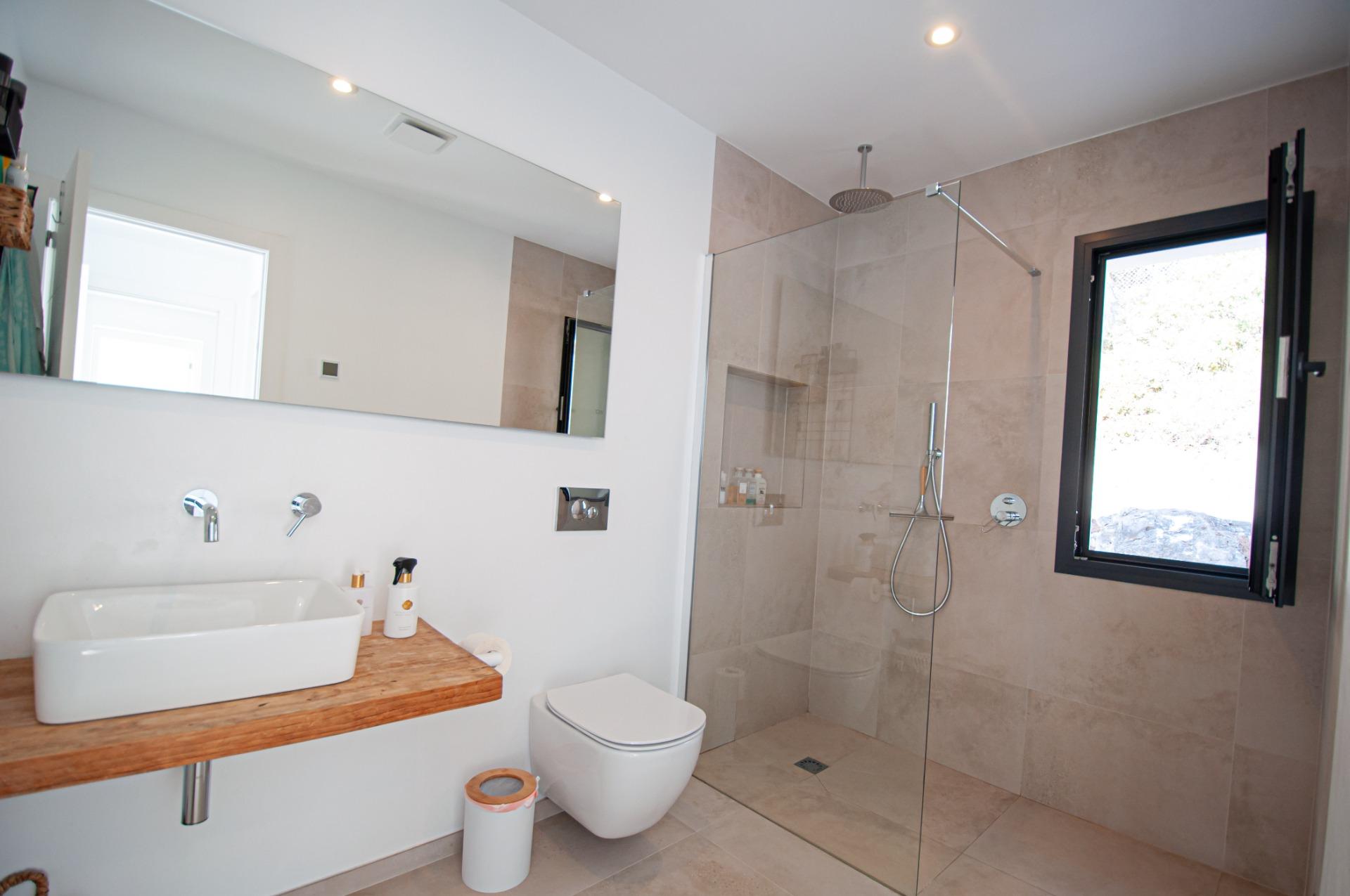 Modern villa with sea views in Moraira
