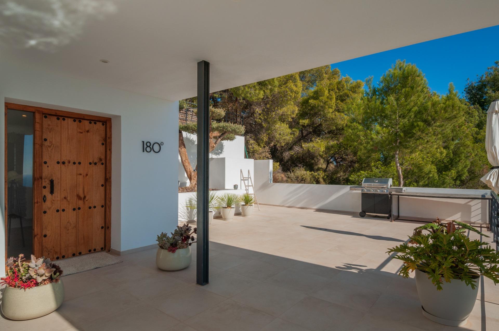 Modern villa with sea views in Moraira