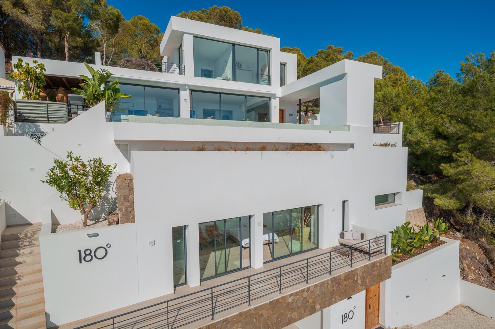 Modern villa with sea views in Moraira