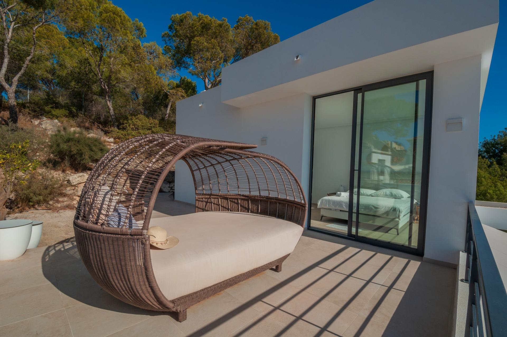 Modern villa with sea views in Moraira