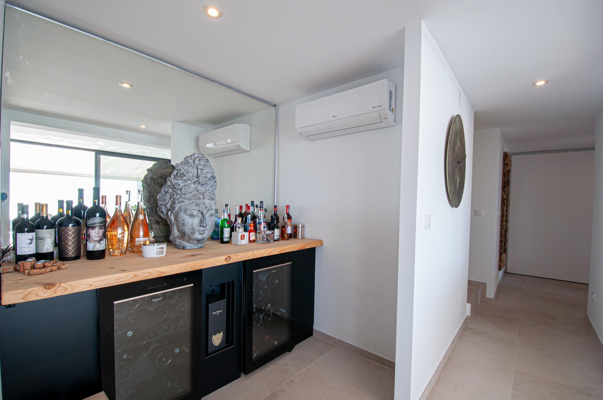 Modern villa with sea views in Moraira