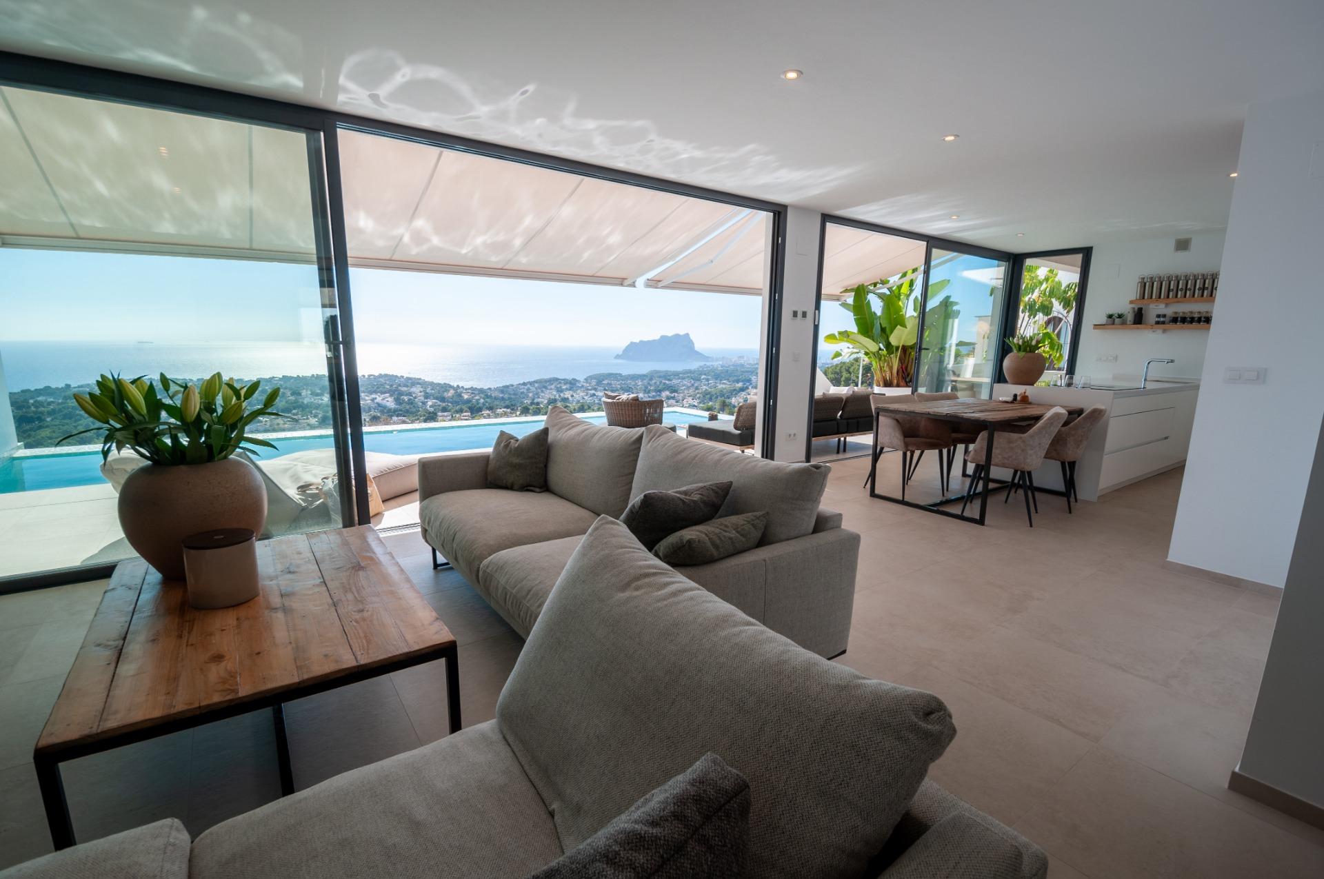 Modern villa with sea views in Moraira