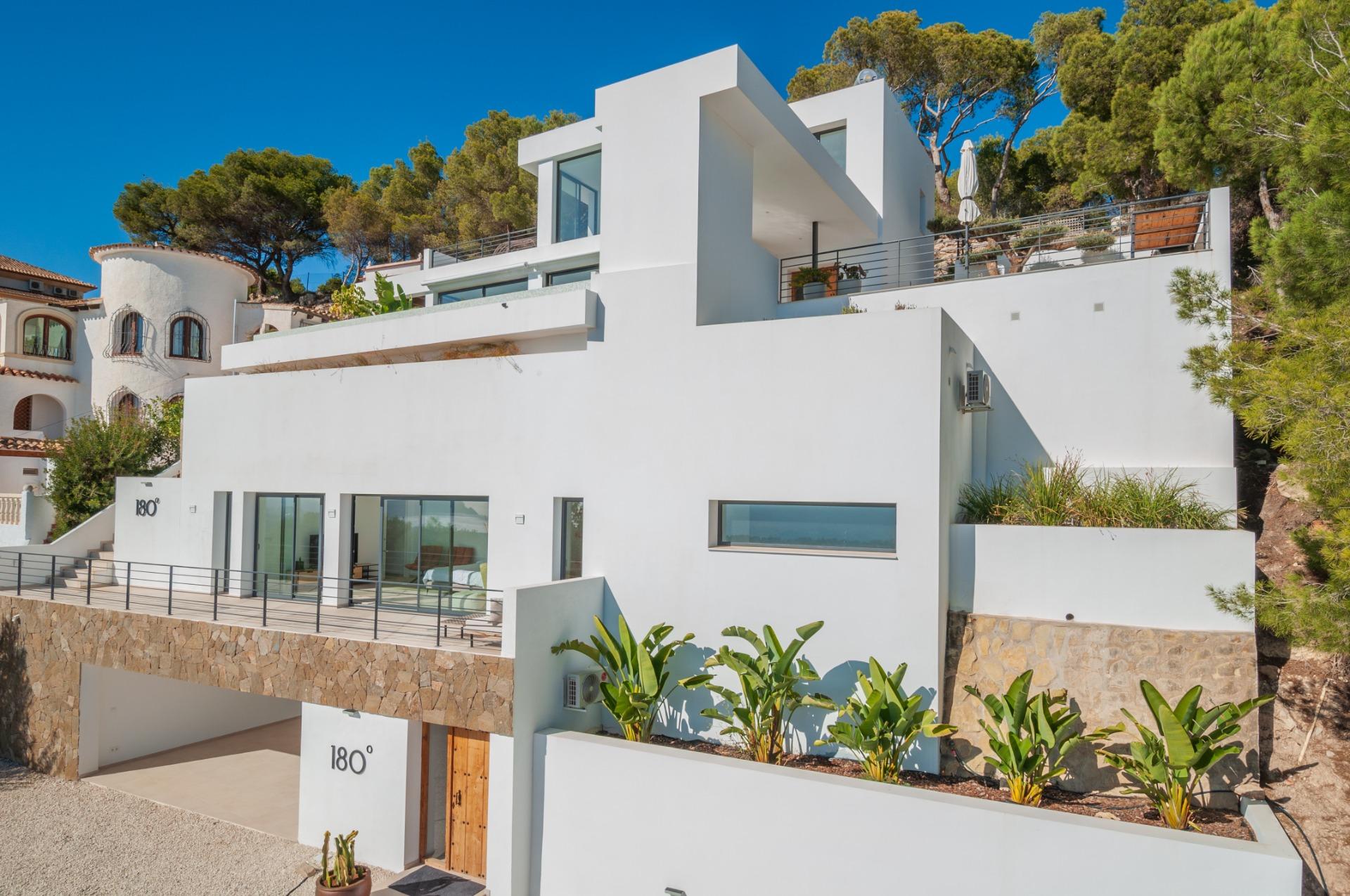Modern villa with sea views in Moraira