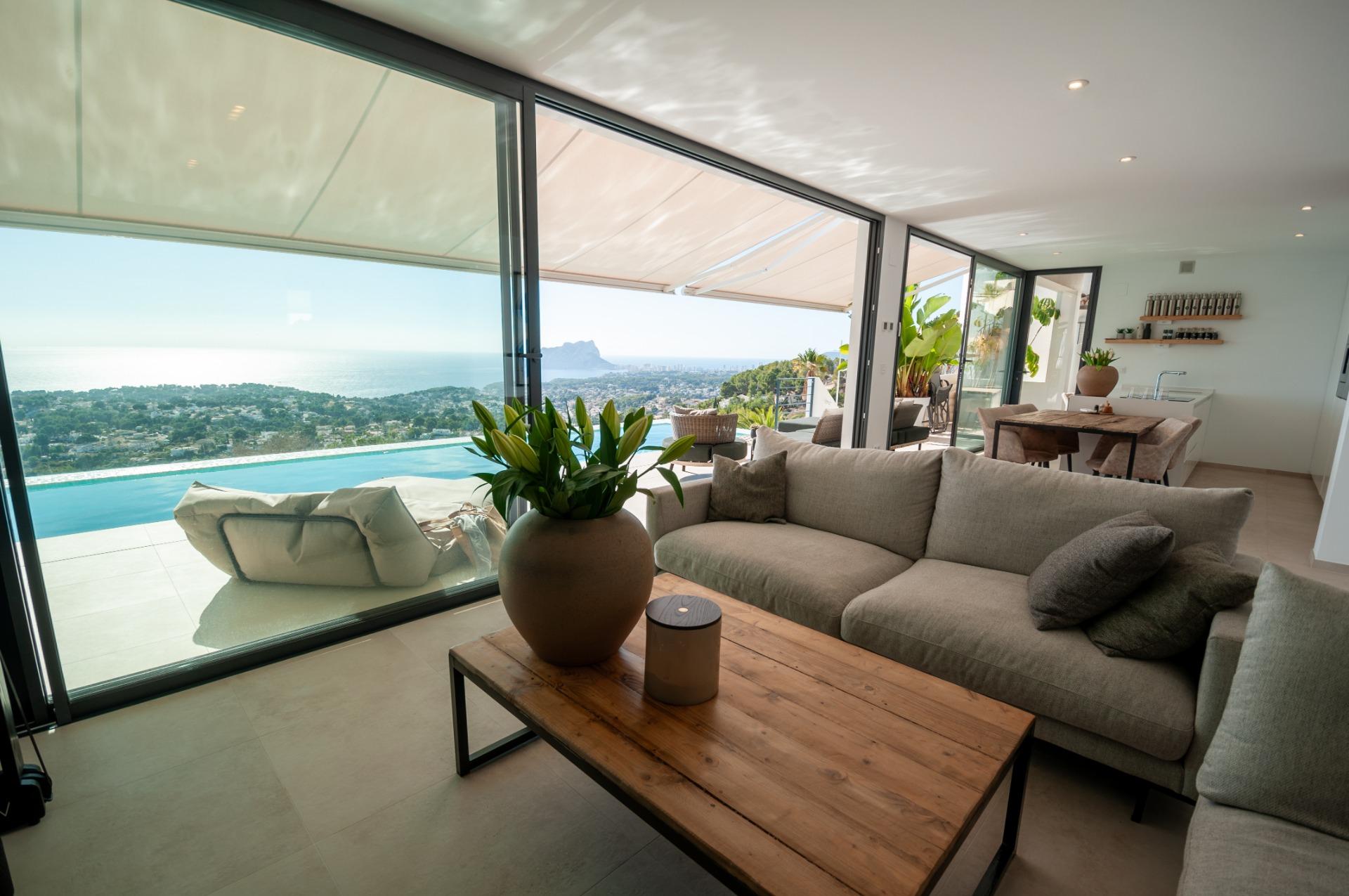 Modern villa with sea views in Moraira