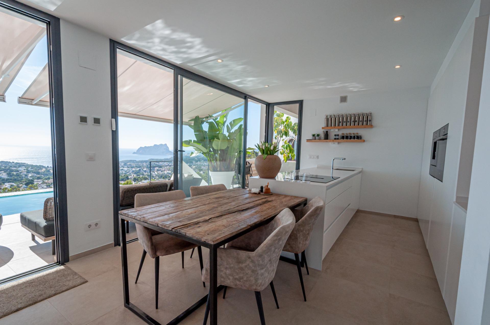Modern villa with sea views in Moraira