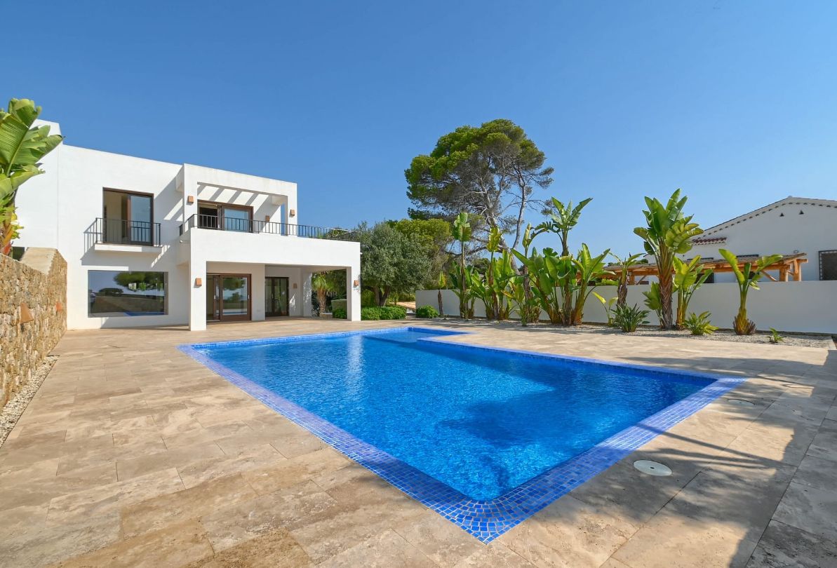 Exklusiv renoverad medelhavsvilla med havsutsikt i Moraira