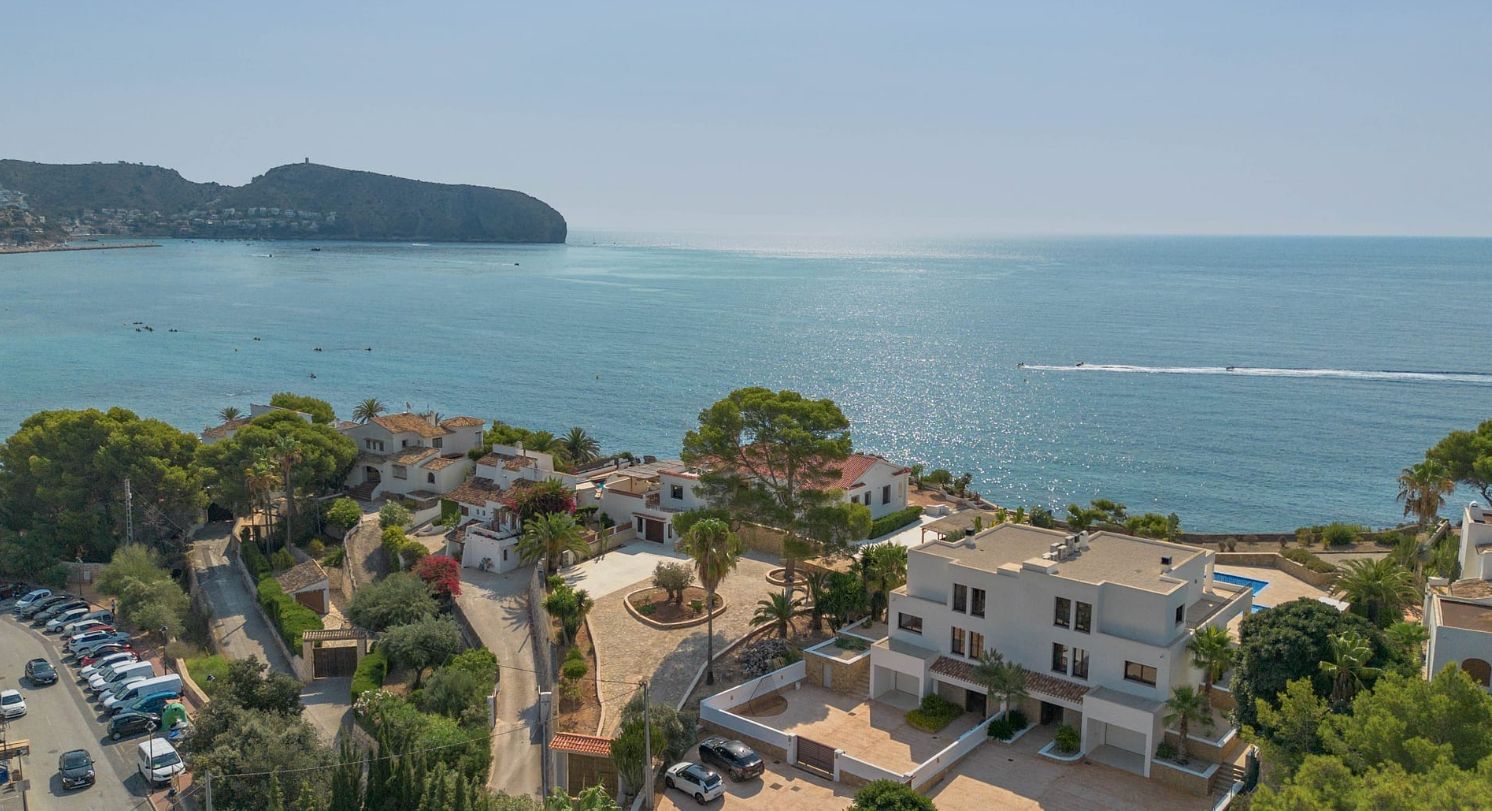 Exklusiv renoverad medelhavsvilla med havsutsikt i Moraira