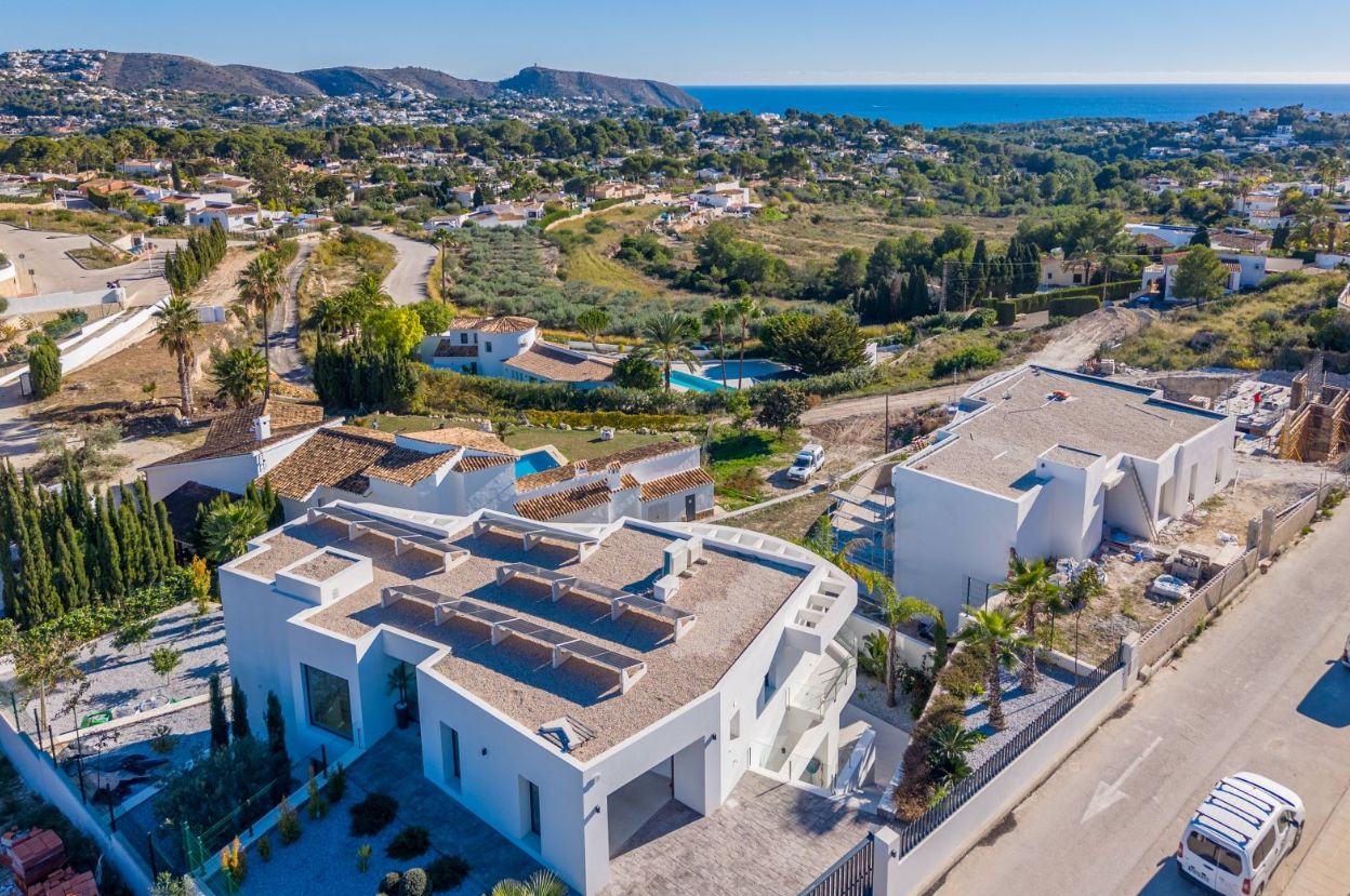 Villa spectaculaire neuve avec vue panoramique sur la mer à Moraira.