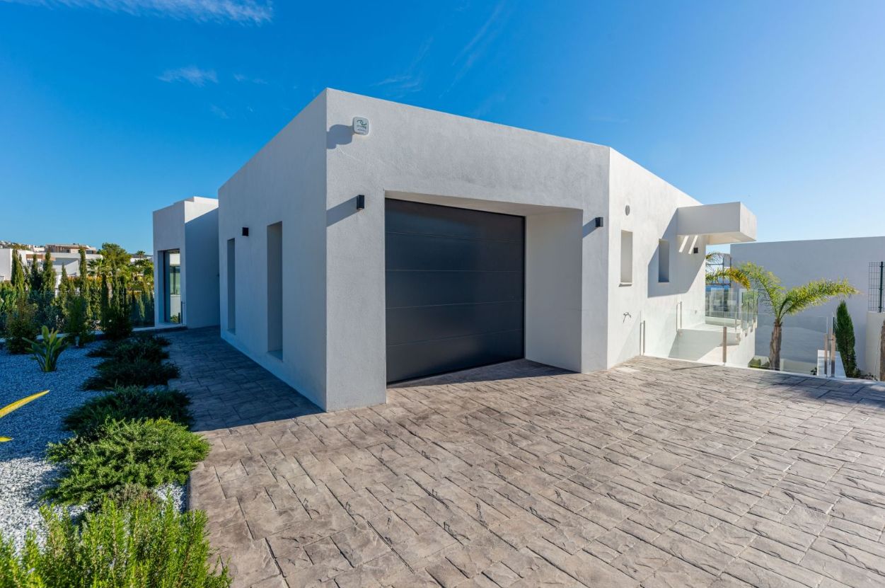 Villa spectaculaire neuve avec vue panoramique sur la mer à Moraira.