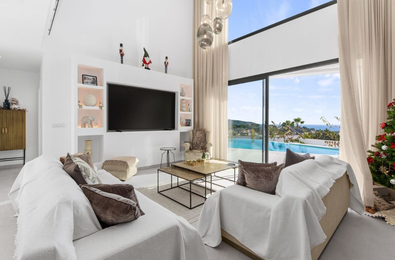 Villa spectaculaire neuve avec vue panoramique sur la mer à Moraira.