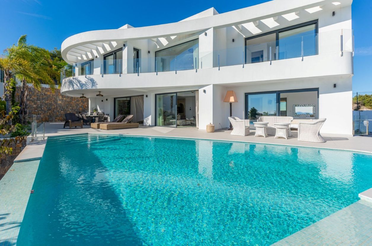 Villa spectaculaire neuve avec vue panoramique sur la mer à Moraira.