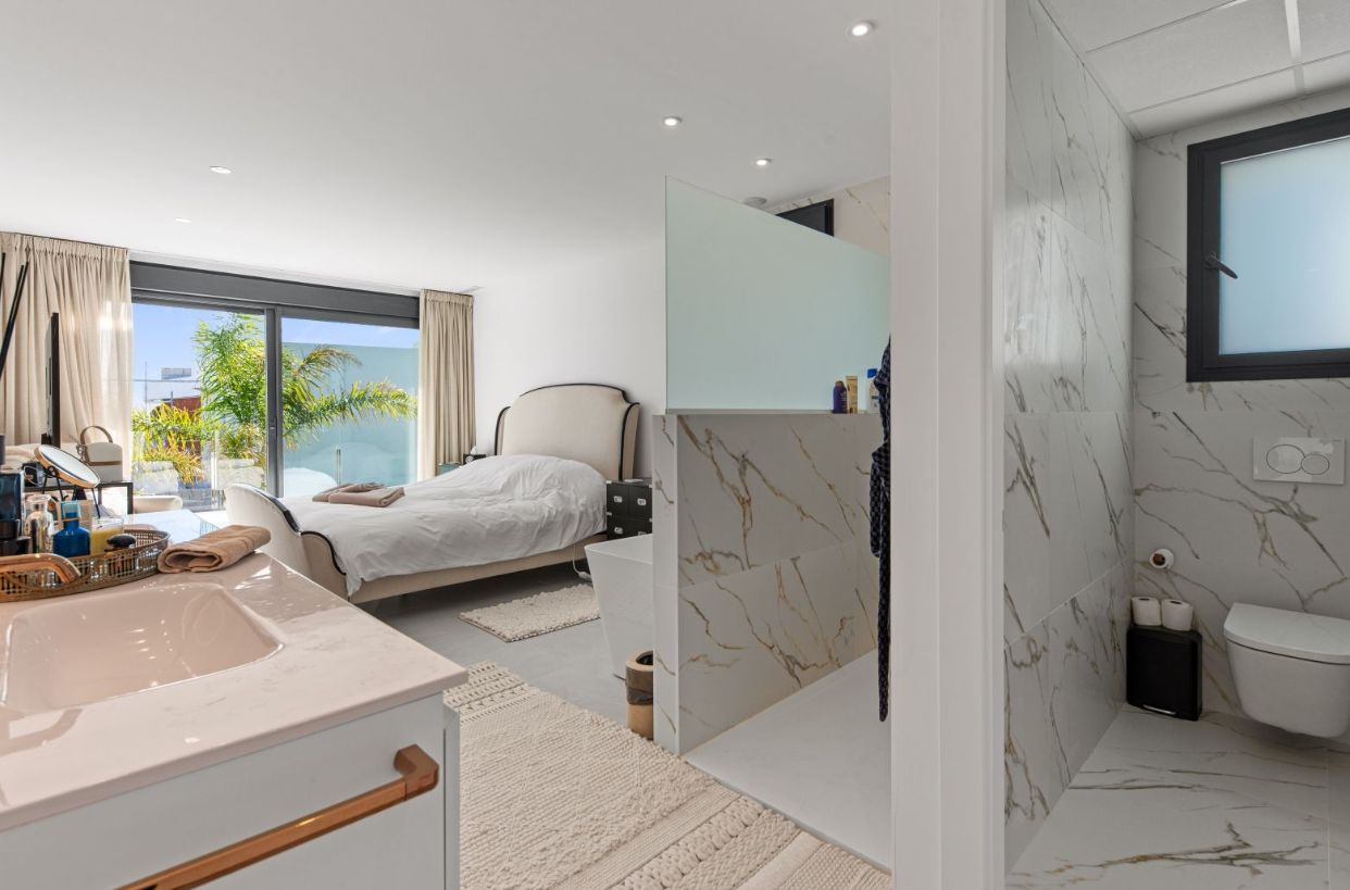 Villa spectaculaire neuve avec vue panoramique sur la mer à Moraira.